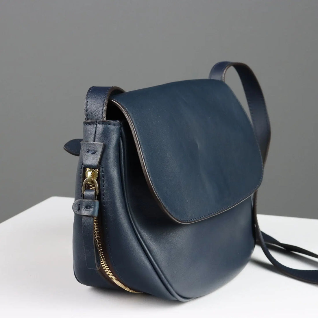 Fratelli Rossetti Shoulder Bag Blue Leather Second Hand Italy | Clothing & House Linens | Second hand