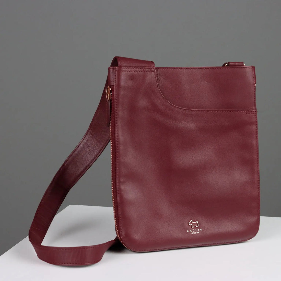 Radley Shoulder Bag Pockets Genuine Leather United Kingdom Original - Genuine Leather | Clothing & House Linens | Second hand
