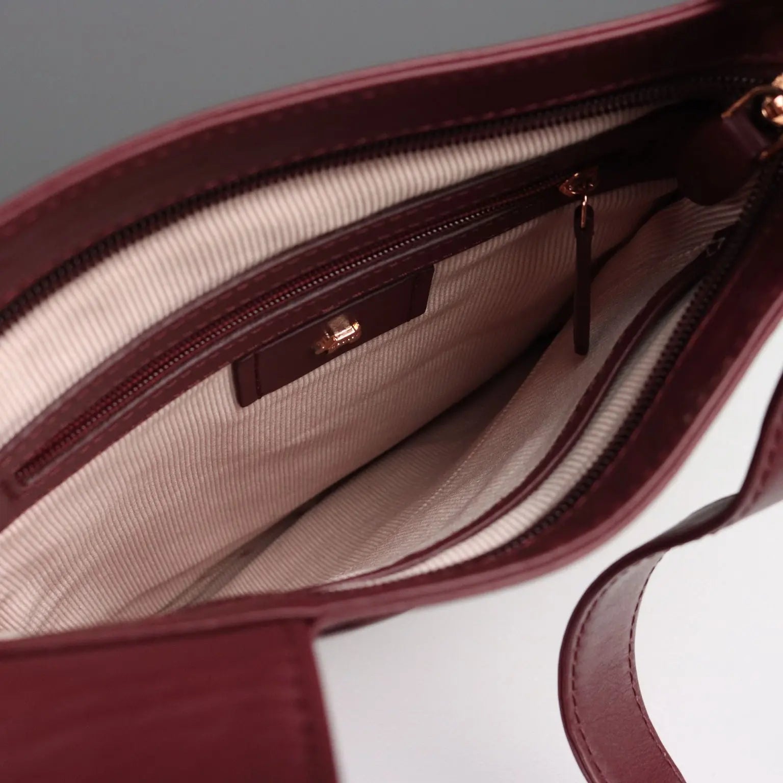 Radley Shoulder Bag Pockets Genuine Leather United Kingdom Original - Genuine Leather | Clothing & House Linens | Second hand