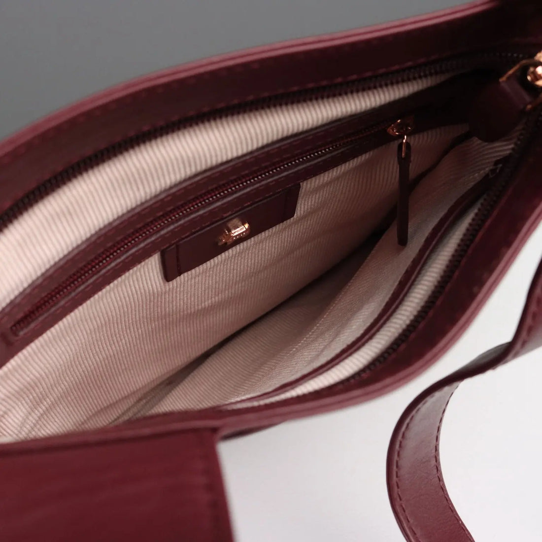 Radley Shoulder Bag Pockets Genuine Leather United Kingdom Original - Genuine Leather | Clothing & House Linens | Second hand