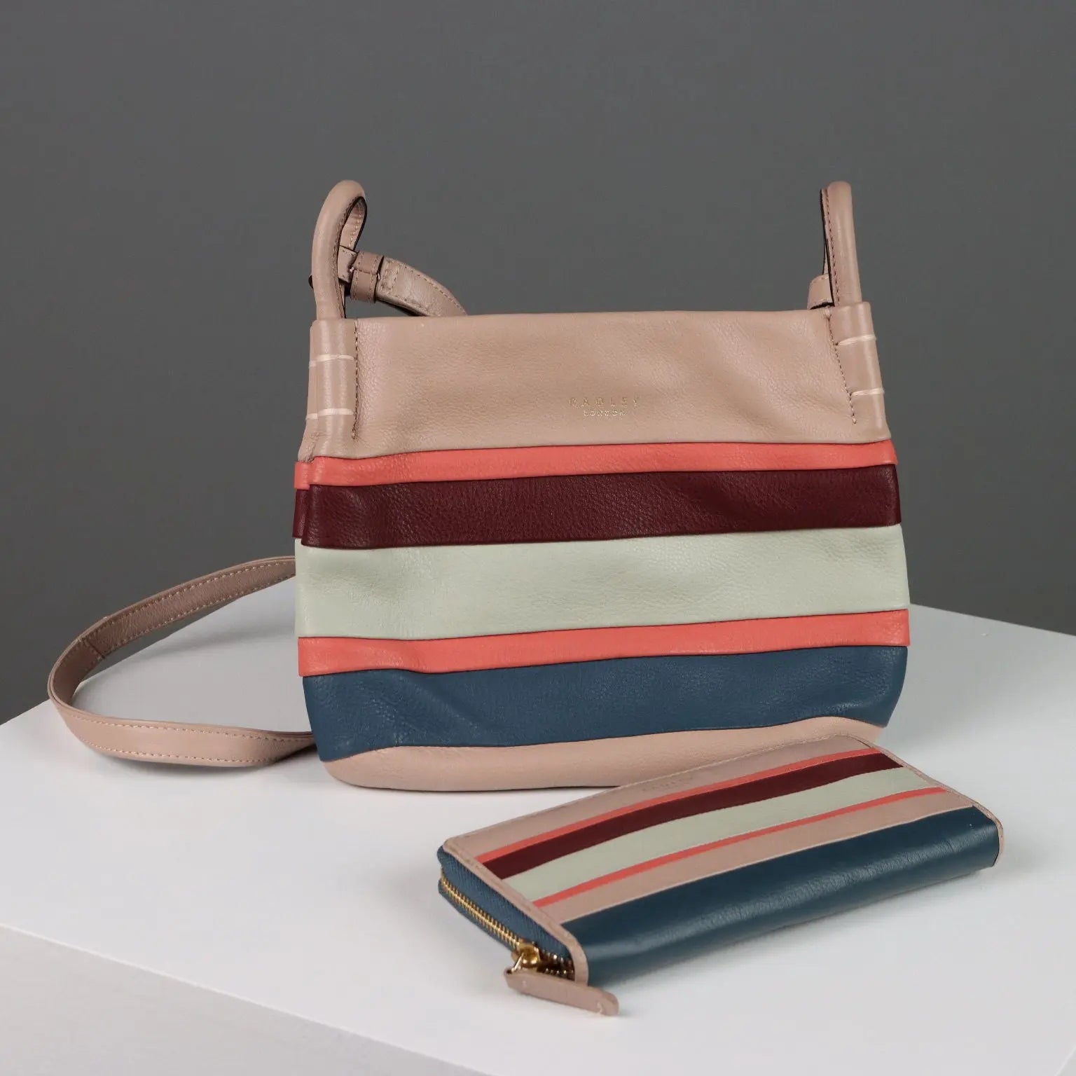 Radley Set Shoulder Bag and Wallet Second Hand Leather - Genuine Leather | Clothing & House Linens | Second hand