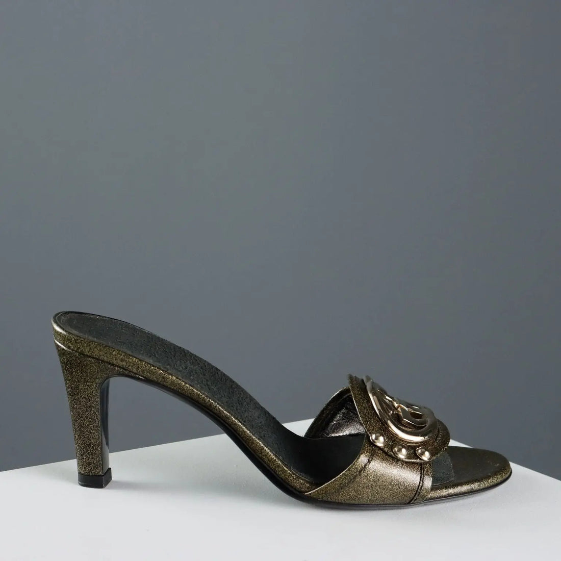 Gucci Black and Gold Sandals Leather Metal UK Size 3 Second Hand - UK Size 3 | Clothing & House Linens | Second hand