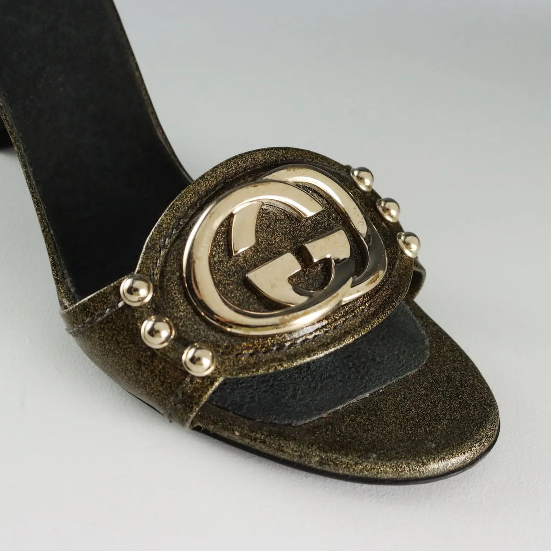Gucci Black and Gold Sandals Leather Metal UK Size 3 Second Hand - UK Size 3 | Clothing & House Linens | Second hand