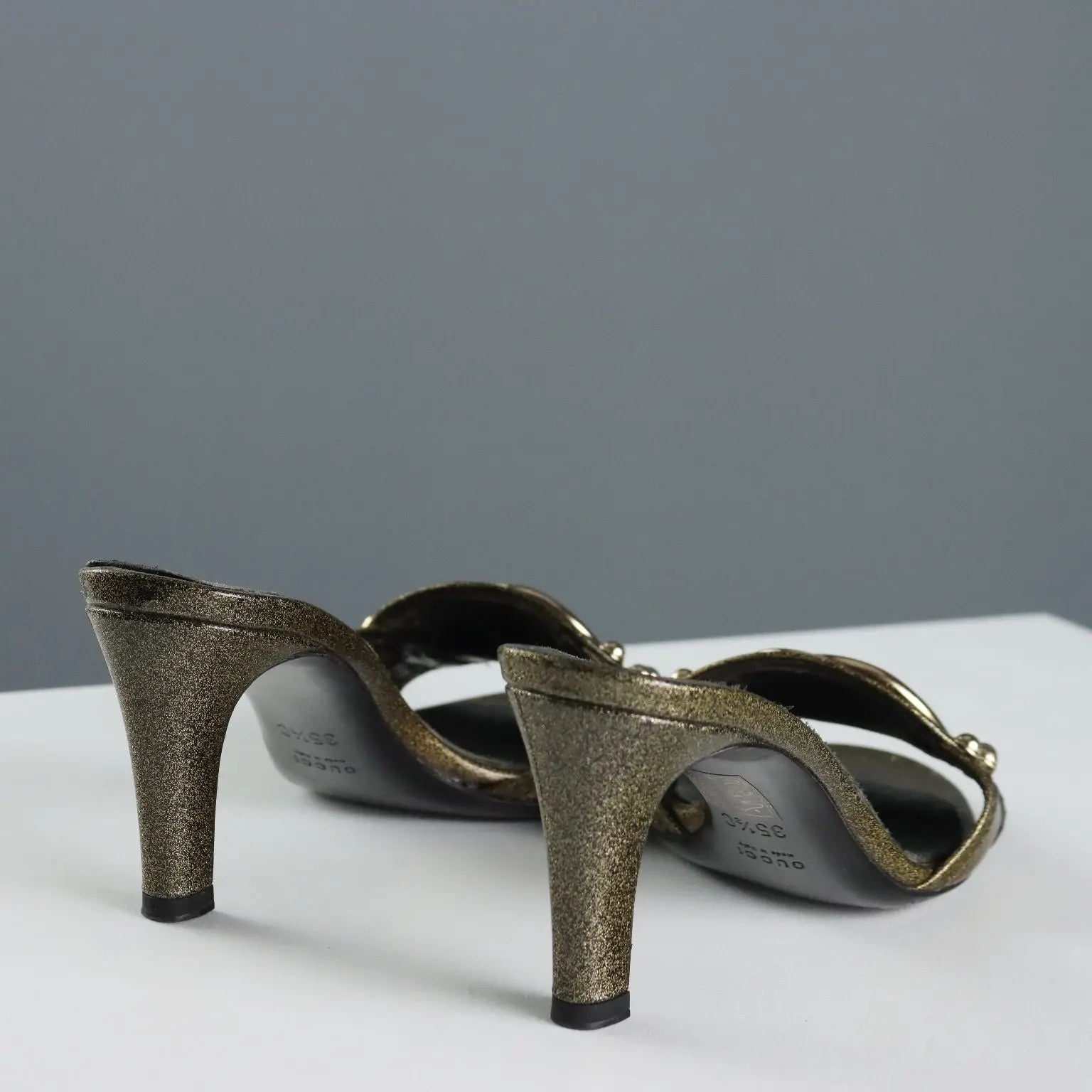 Gucci Black and Gold Sandals Leather Metal UK Size 3 Second Hand - UK Size 3 | Clothing & House Linens | Second hand