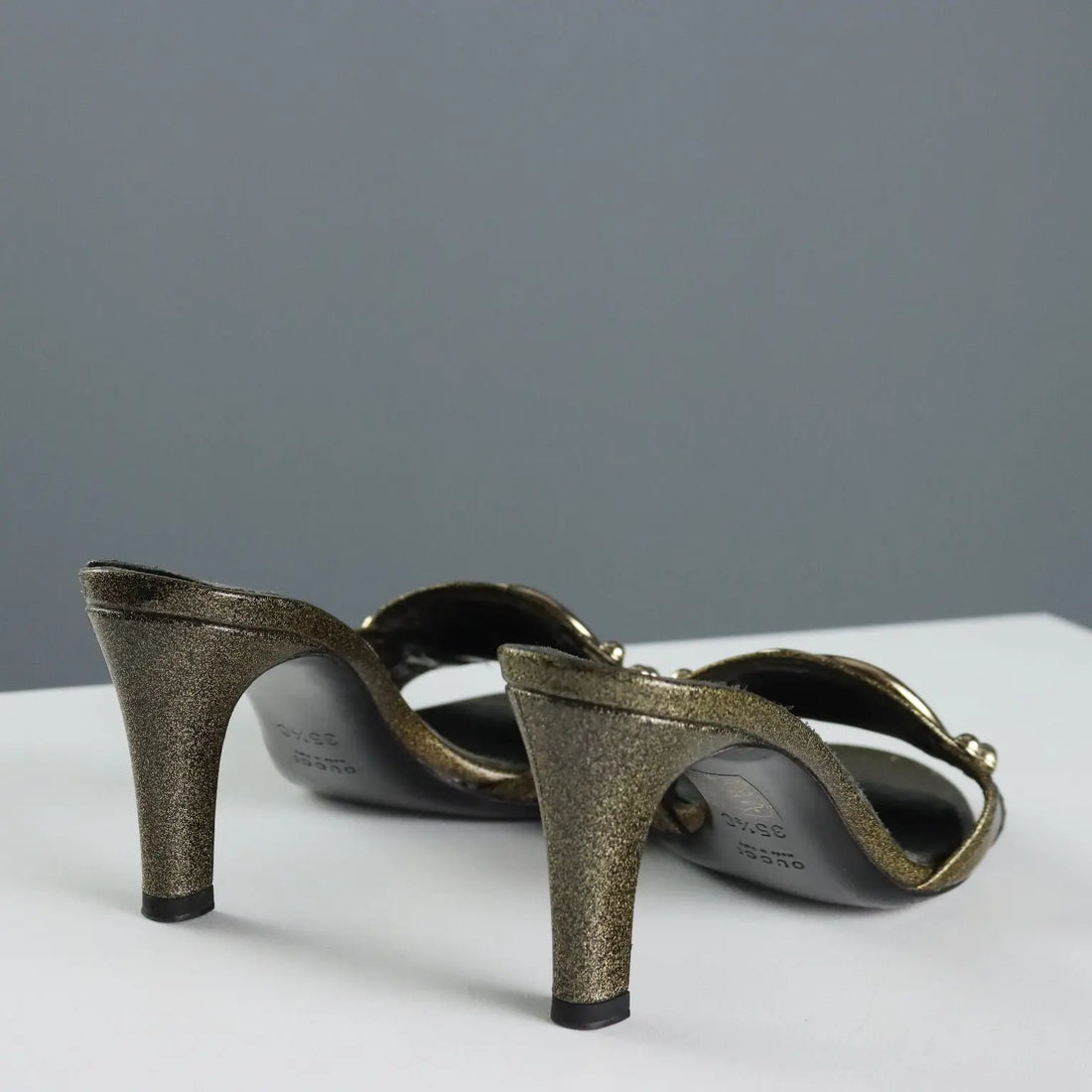 Gucci Black and Gold Sandals Leather Metal UK Size 3 Second Hand - UK Size 3 | Clothing & House Linens | Second hand