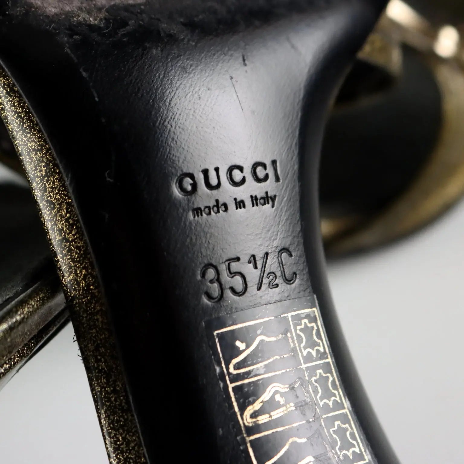 Gucci Black and Gold Sandals Leather Metal UK Size 3 Second Hand - UK Size 3 | Clothing & House Linens | Second hand