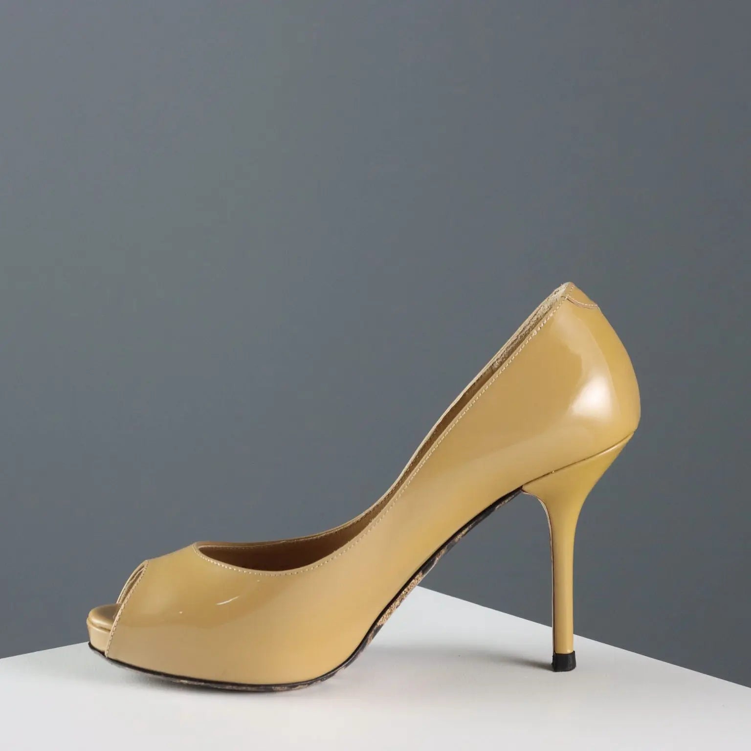 Dolce & Gabbana Open Toe Shoes Leather Sandy UK Size 3 - UK Size 3 | Clothing & House Linens | Second hand