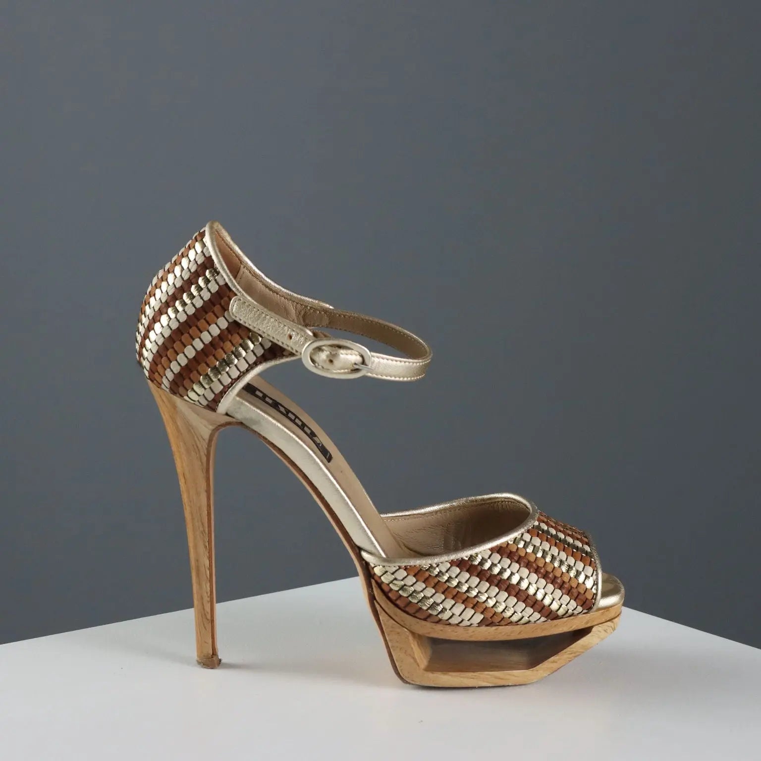 Le Silla Mary Jane Shoes Leather Wood UK Size 3 Second Hand - UK Size 3 | Clothing & House Linens | Second hand