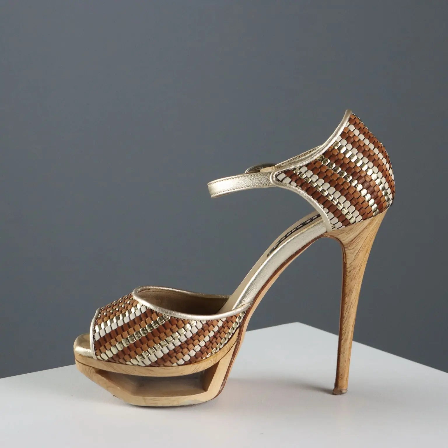 Le Silla Mary Jane Shoes Leather Wood UK Size 3 Second Hand - UK Size 3 | Clothing & House Linens | Second hand