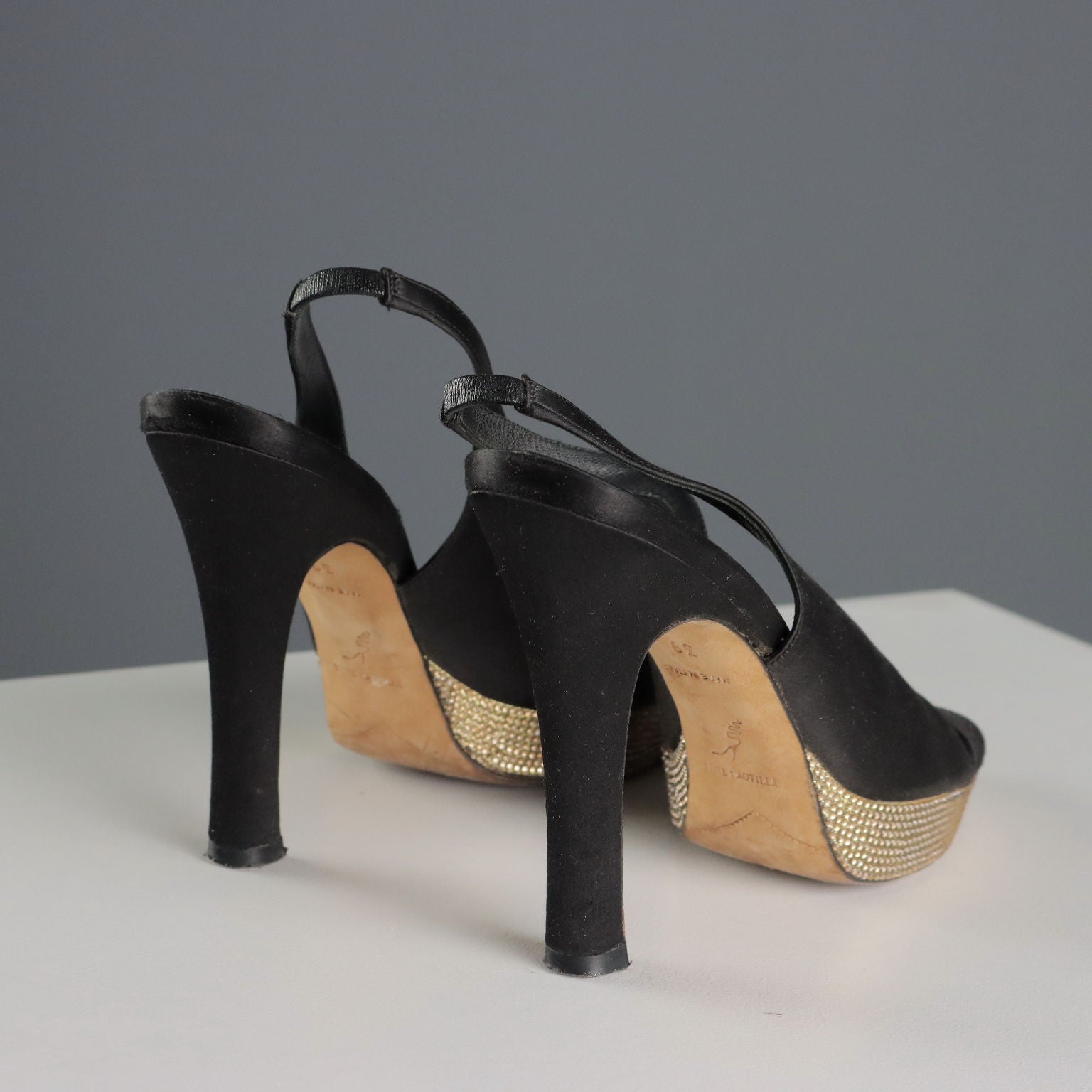  | Clothing & House Linens  Second hand