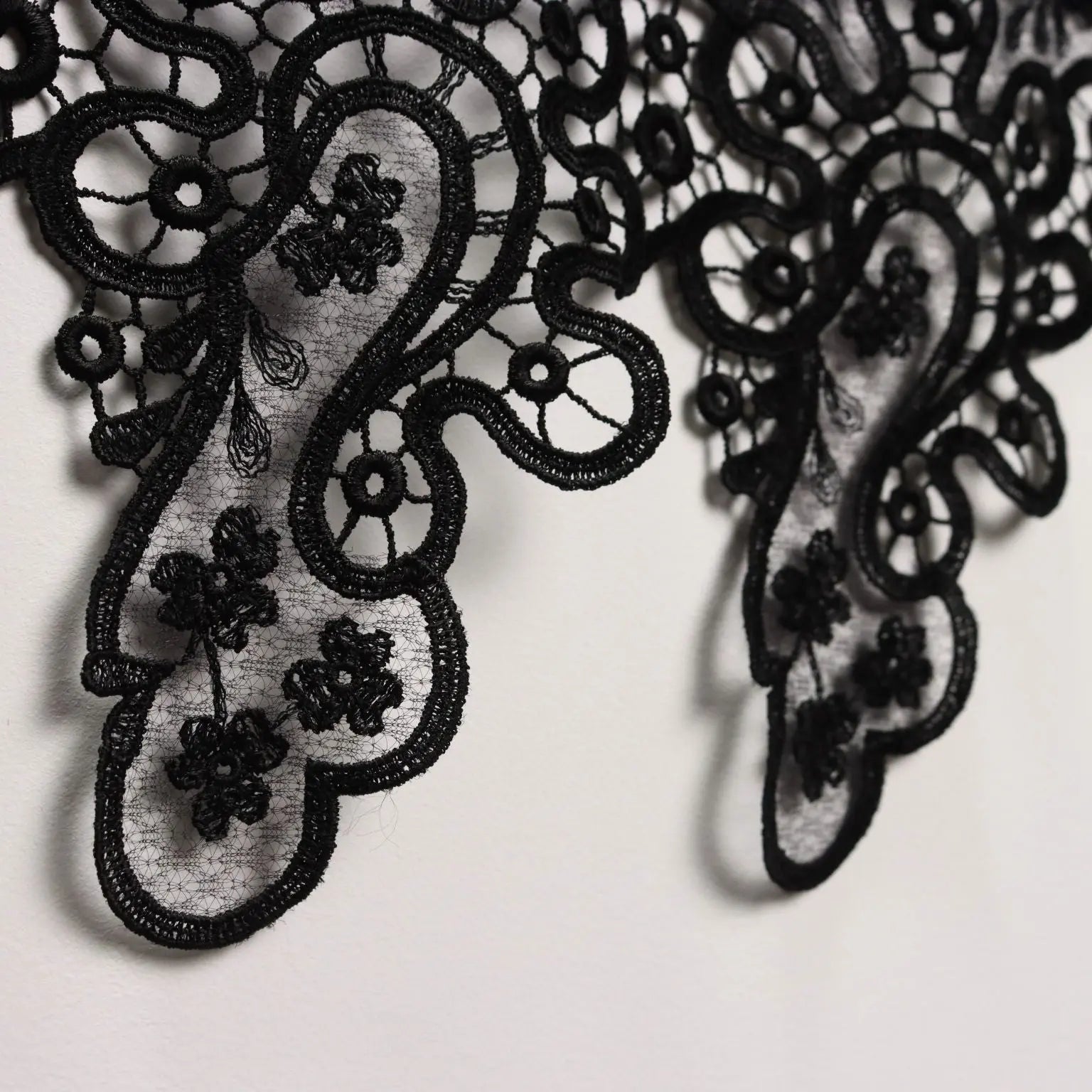 Giorgio Armani Stole Tulle Flower Lace Second Hand Italy | Clothing & House Linens | Second hand