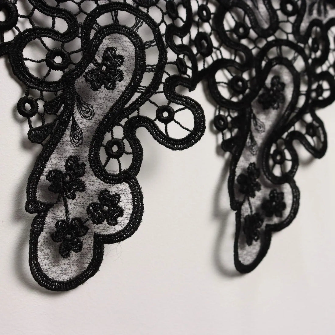 Giorgio Armani Stole Tulle Flower Lace Second Hand Italy | Clothing & House Linens | Second hand