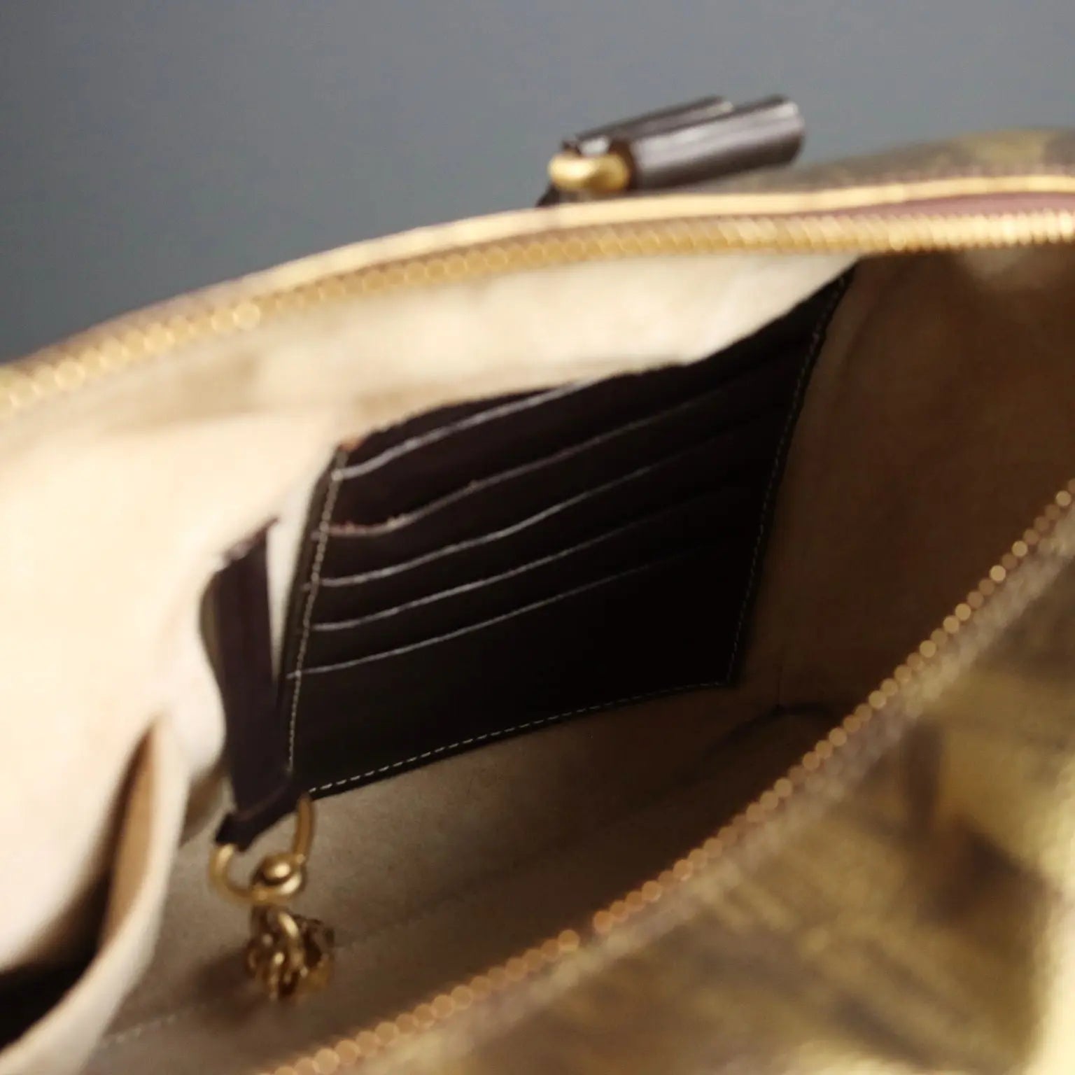 Fontana 1915 Bag Genuine Leather Architecture Print Second Hand - Genuine Leather | Clothing & House Linens | Second hand
