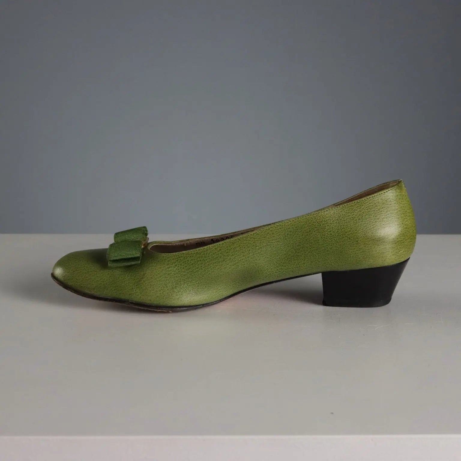 Ferragamo Vara Shoes Leather UK Size 7 Second Hand Italy