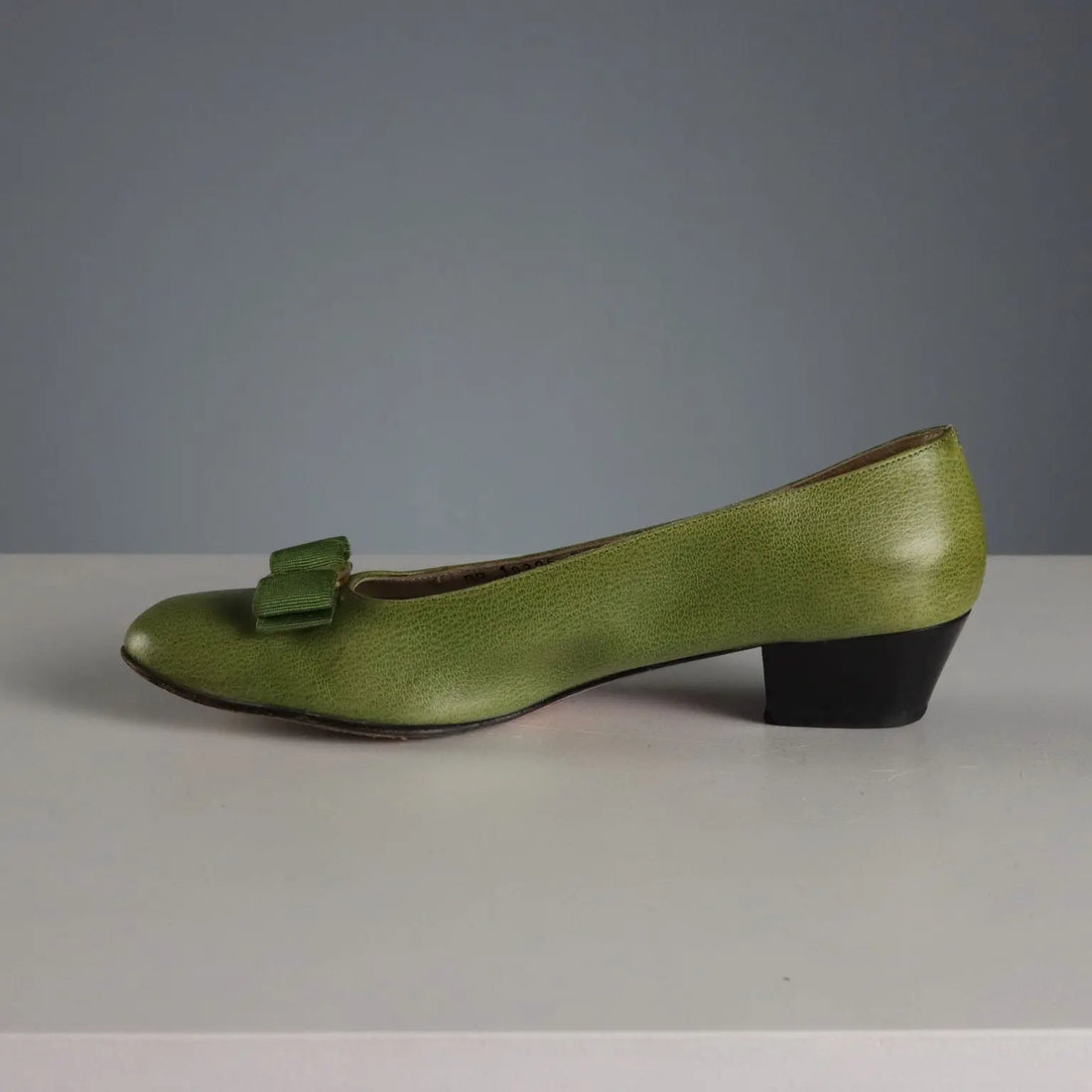 Ferragamo Vara Shoes Leather UK Size 7 Second Hand Italy