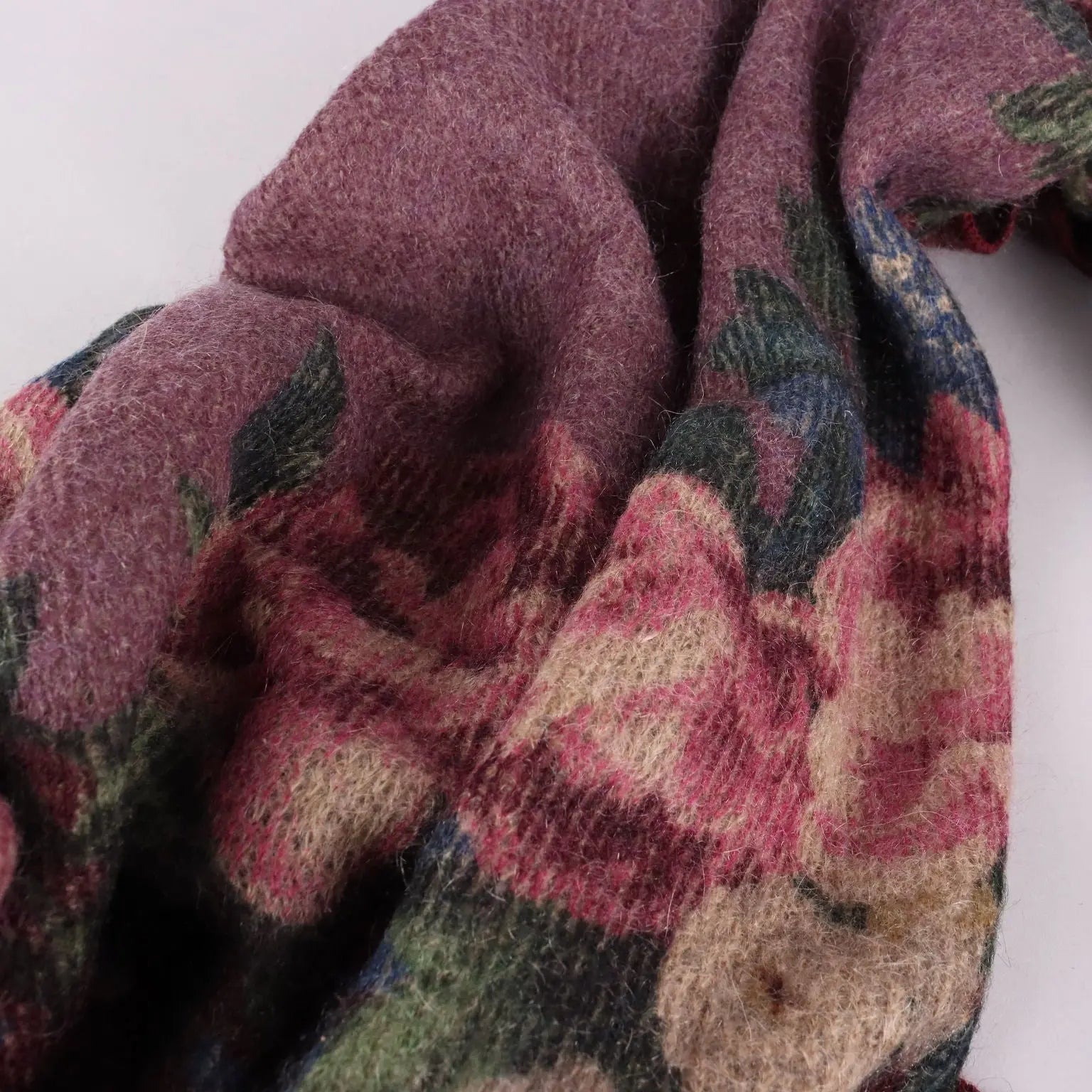 Saldarini Scarf Wool Second Hand Flower Pattern Italy | Clothing & House Linens | Second hand