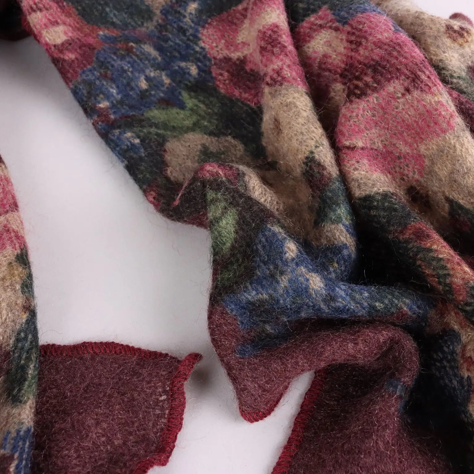 Saldarini Scarf Wool Second Hand Flower Pattern Italy | Clothing & House Linens | Second hand