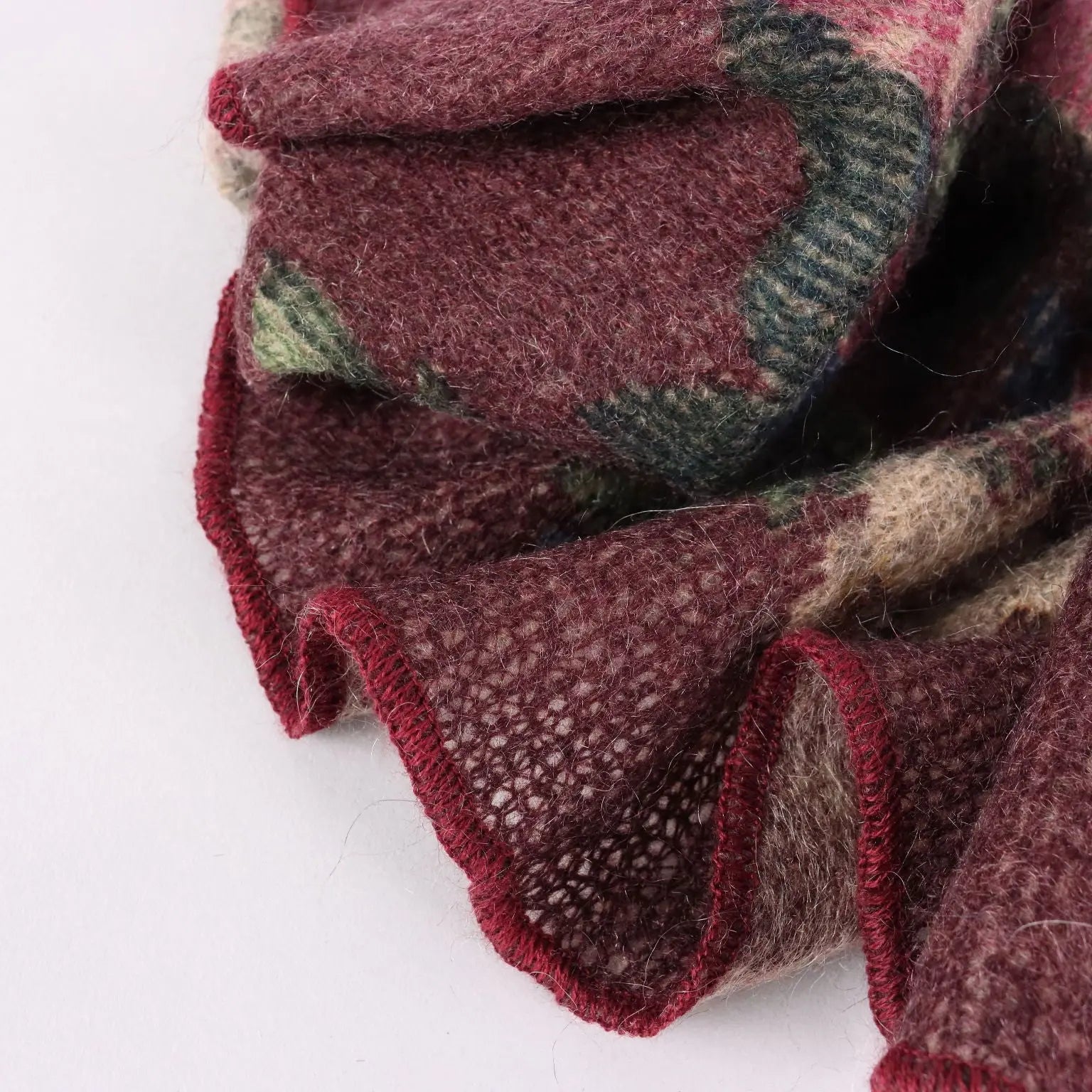 Saldarini Scarf Wool Second Hand Flower Pattern Italy | Clothing & House Linens | Second hand