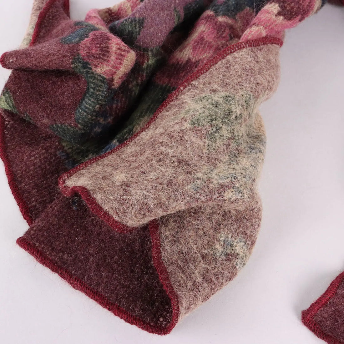 Saldarini Scarf Wool Second Hand Flower Pattern Italy | Clothing & House Linens | Second hand