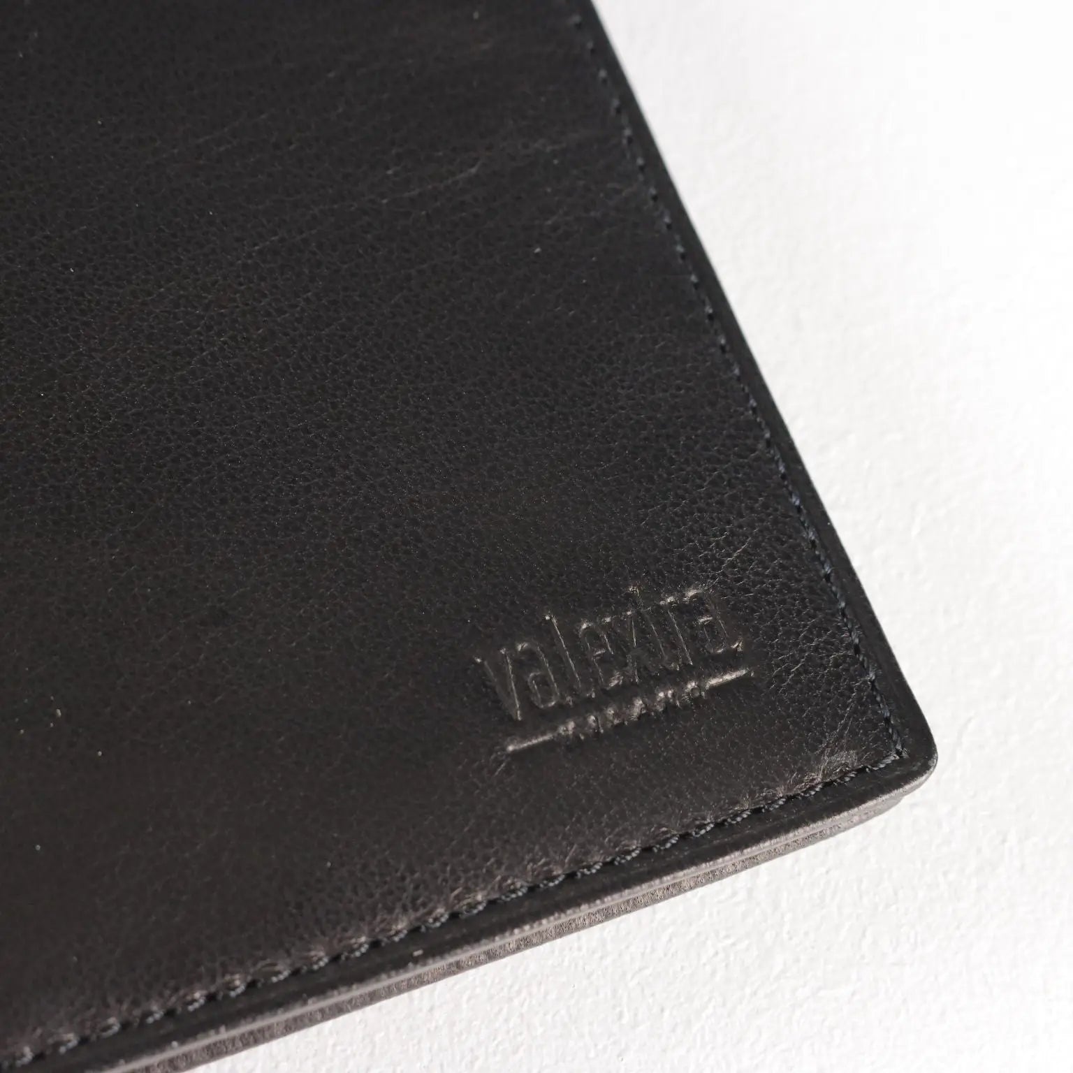 Valextra Wallet Second Hand Genuine Leather 12 Pockets Italy - Genuine Leather | Clothing & House Linens | Second hand