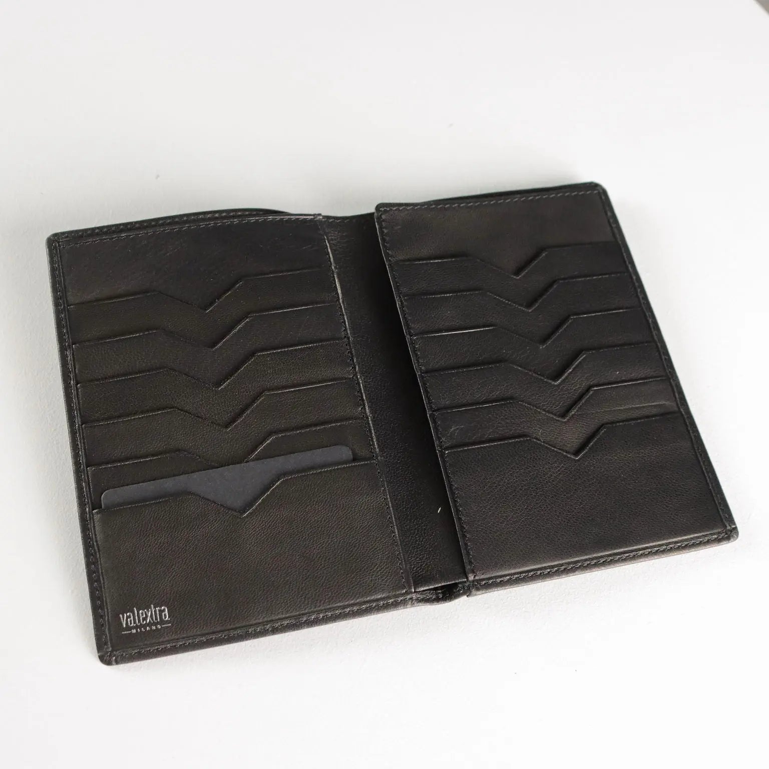 Valextra Wallet Second Hand Genuine Leather 12 Pockets Italy - Genuine Leather | Clothing & House Linens | Second hand