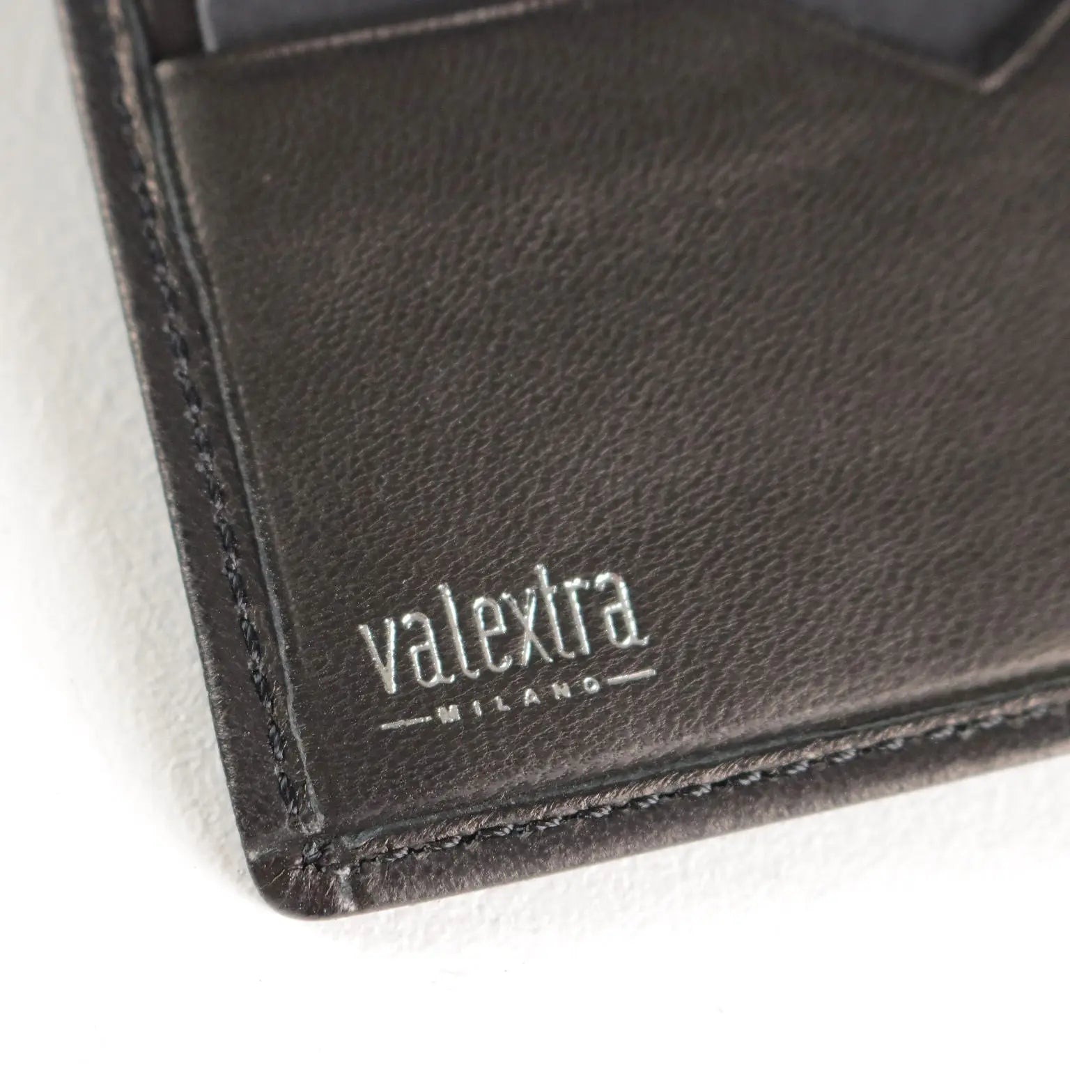 Valextra Wallet Second Hand Genuine Leather 12 Pockets Italy - Genuine Leather | Clothing & House Linens | Second hand