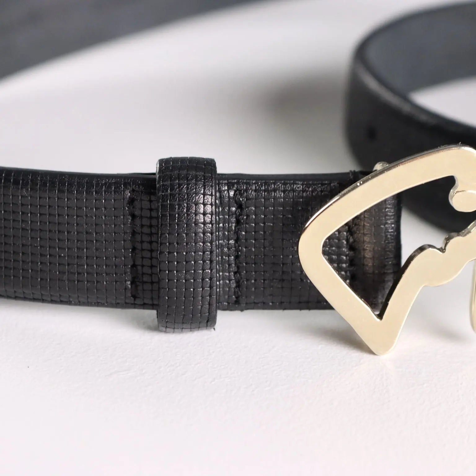Giorgio Armani Belt Genuine Leather Metal Buckle Italy Second Hand - Genuine Leather | Clothing & House Linens | Second hand