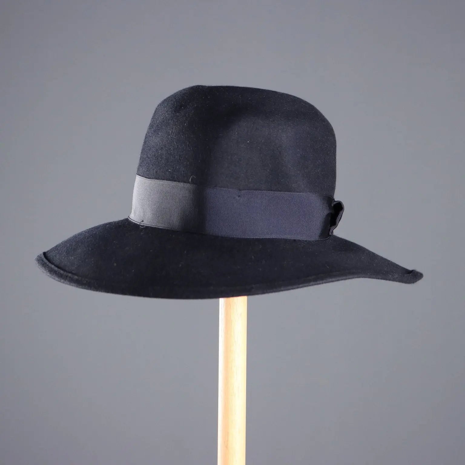 Borsalino Felt Hat 6 3/4 Size Second Hand Italy - 6 3/4 | Clothing & House Linens | Second hand