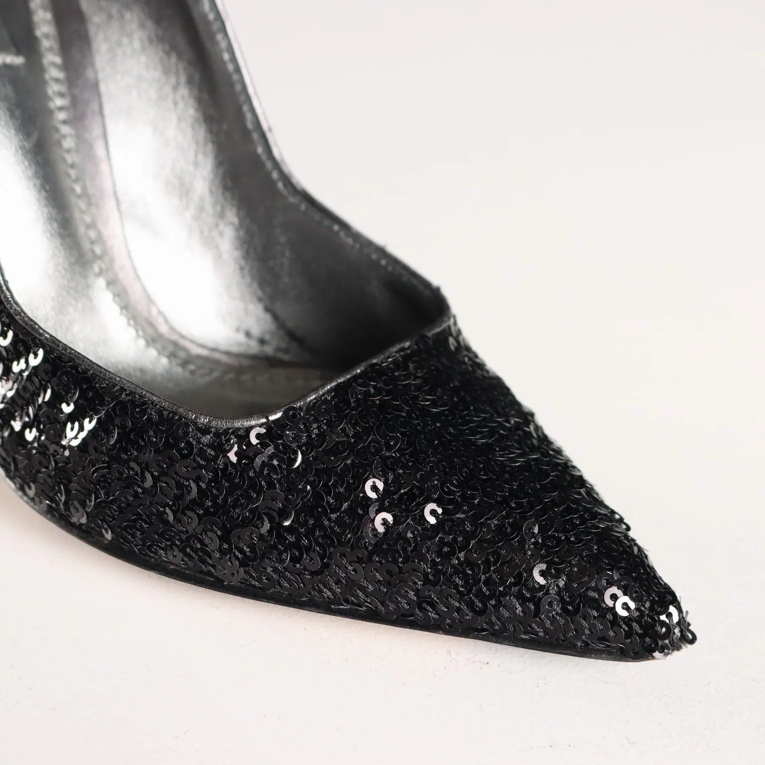 Dolce & Gabbana Sequin Pumps UK Size 4 Second Hand - UK Size 4 | Clothing & House Linens  Second hand