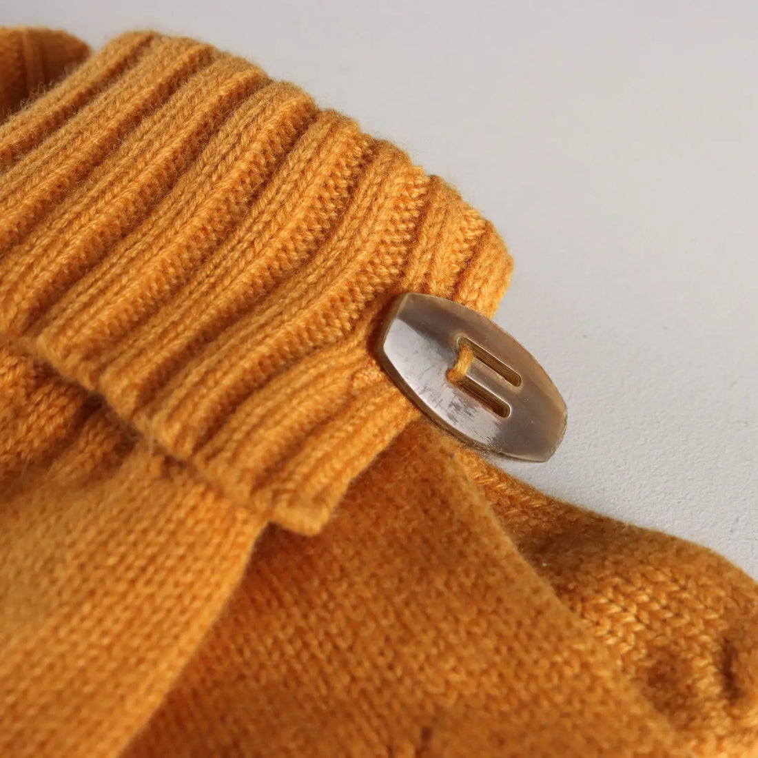 Malo Cashmere Gloves Size M with Buttons Italy Second Hand - Size M | Clothing & House Linens | Second hand