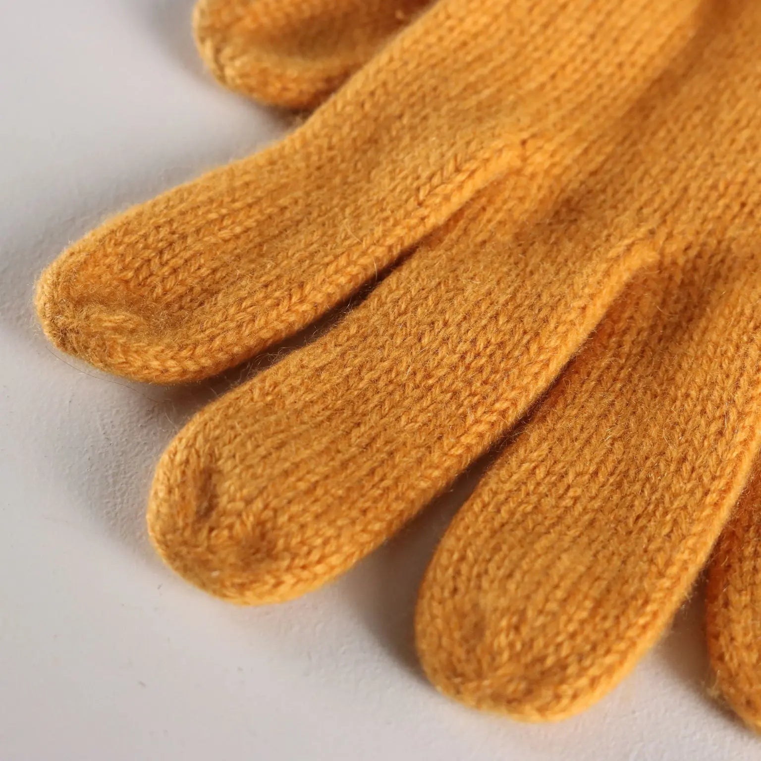 Malo Cashmere Gloves Size M with Buttons Italy Second Hand - Size M | Clothing & House Linens | Second hand