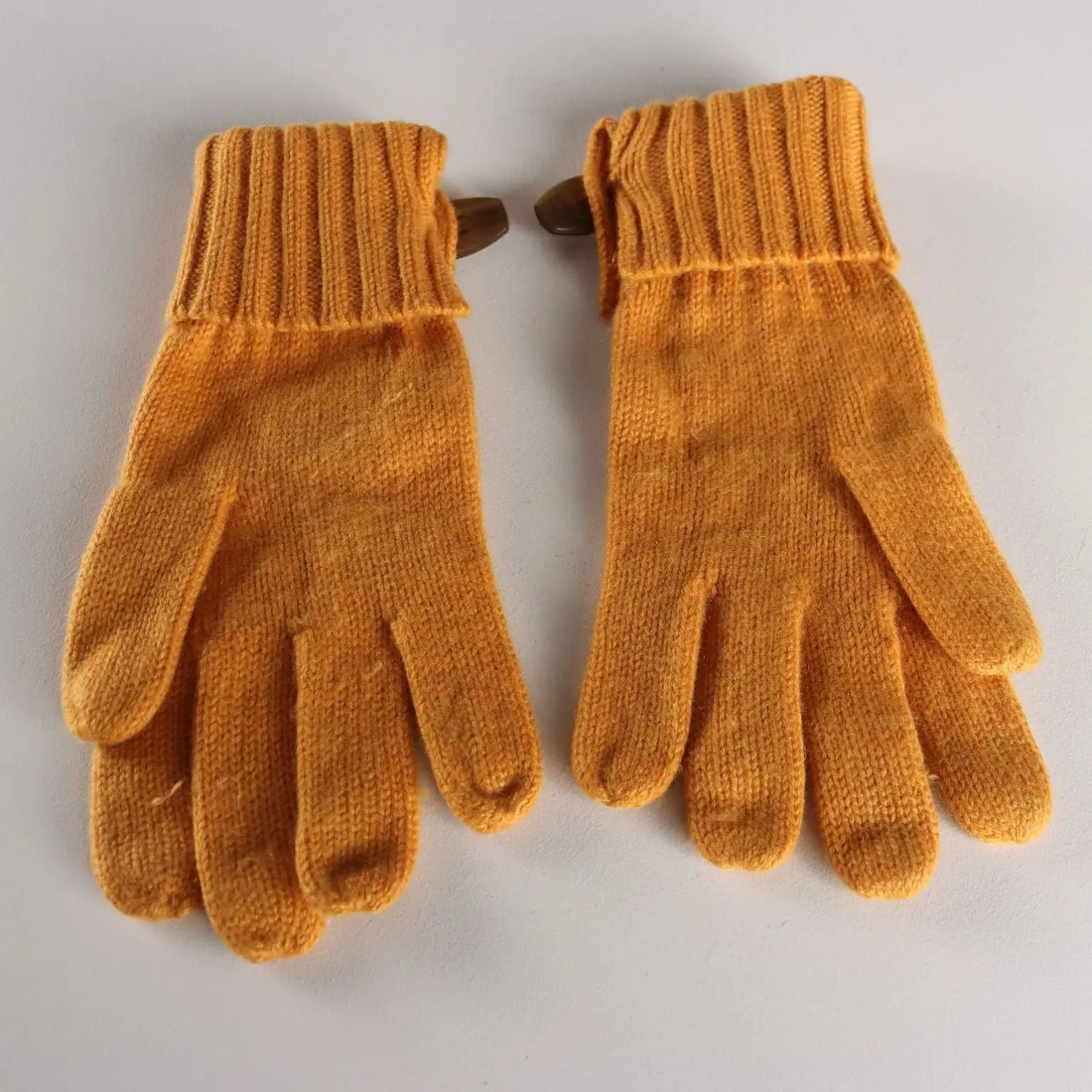 Malo Cashmere Gloves Size M with Buttons Italy Second Hand - Size M | Clothing & House Linens | Second hand