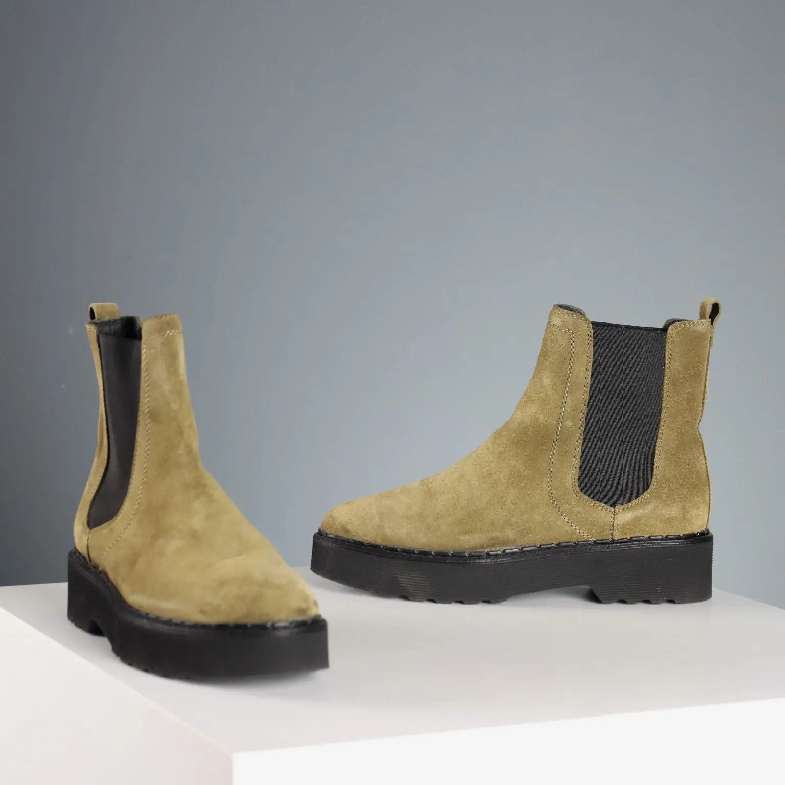 Tod's Chelsea Ankle Boots Suede Leather Rubber UK Size 7 Italy - UK Size 7 | Clothing & House Linens | Second hand