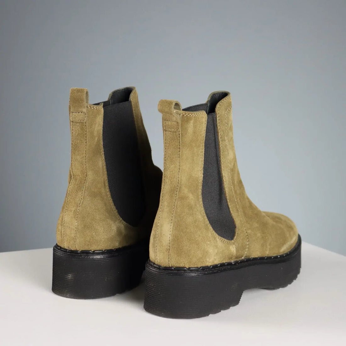 Tod's Chelsea Ankle Boots Suede Leather Rubber UK Size 7 Italy - UK Size 7 | Clothing & House Linens | Second hand