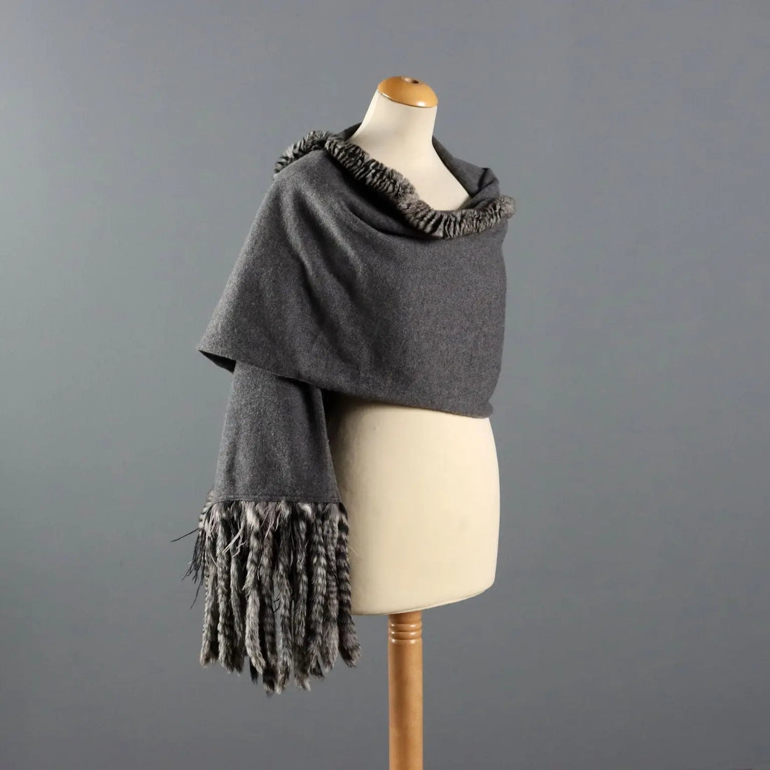 Della Rovere Shrug Pure Cashmere Second Hand Italy - Pure Cashmere | Clothing & House Linens | Second hand