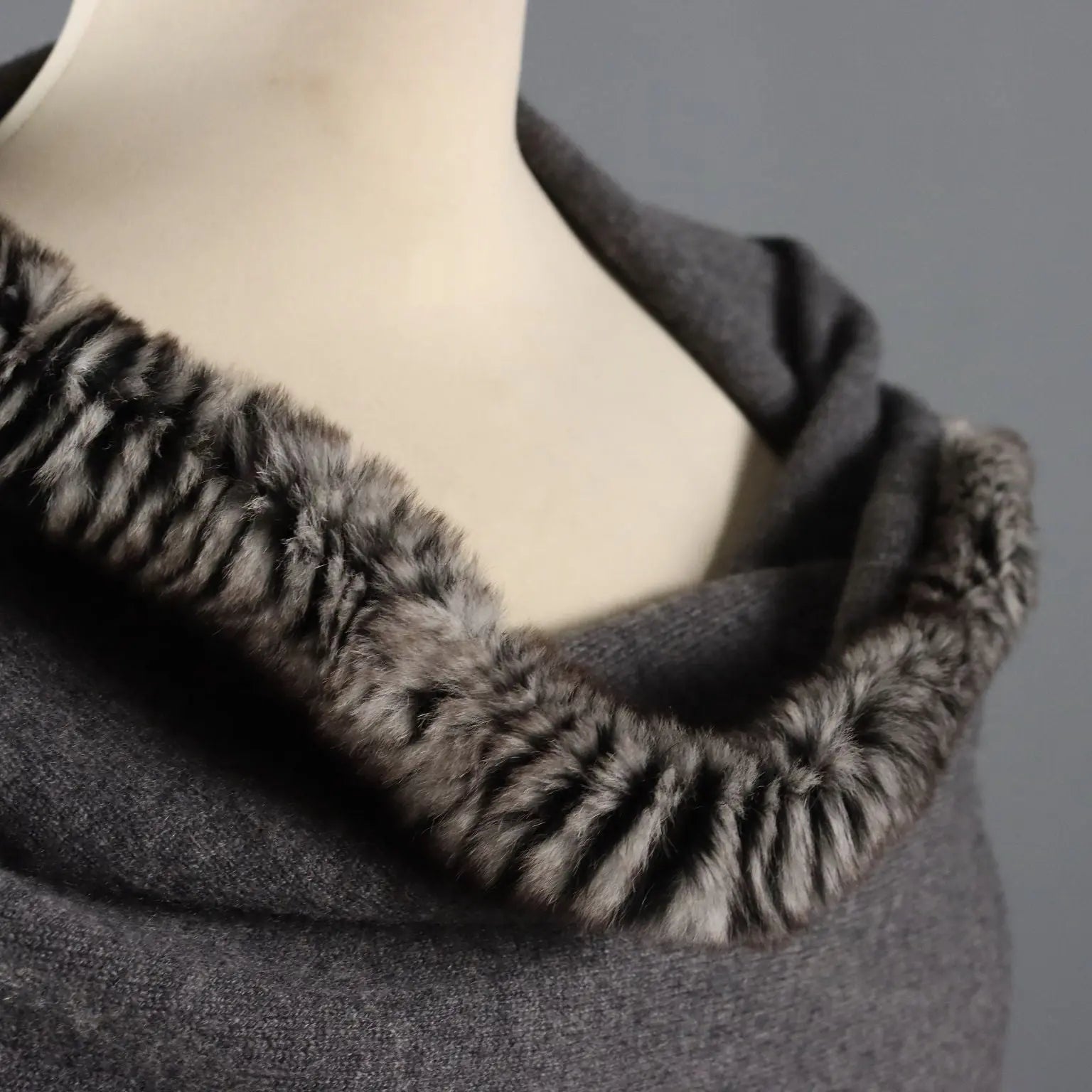 Della Rovere Shrug Pure Cashmere Second Hand Italy - Pure Cashmere | Clothing & House Linens | Second hand