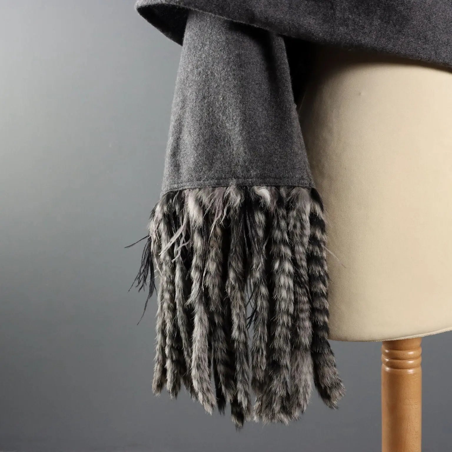Della Rovere Shrug Pure Cashmere Second Hand Italy - Pure Cashmere | Clothing & House Linens | Second hand