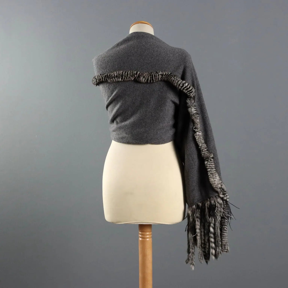 Della Rovere Shrug Pure Cashmere Second Hand Italy - Pure Cashmere | Clothing & House Linens | Second hand