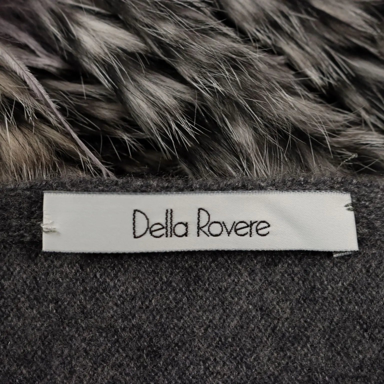 Della Rovere Shrug Pure Cashmere Second Hand Italy - Pure Cashmere | Clothing & House Linens | Second hand