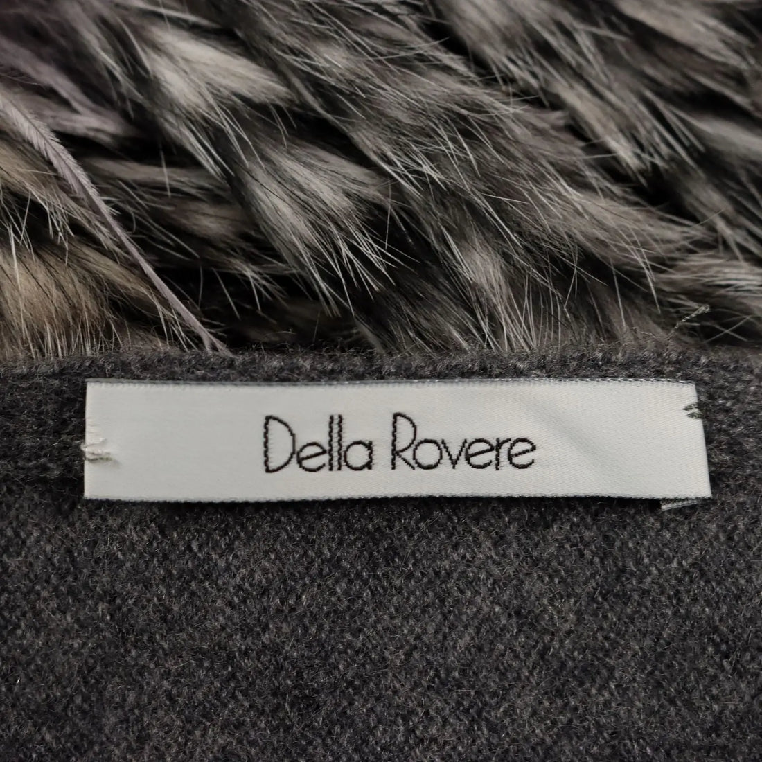Della Rovere Shrug Pure Cashmere Second Hand Italy - Pure Cashmere | Clothing & House Linens | Second hand