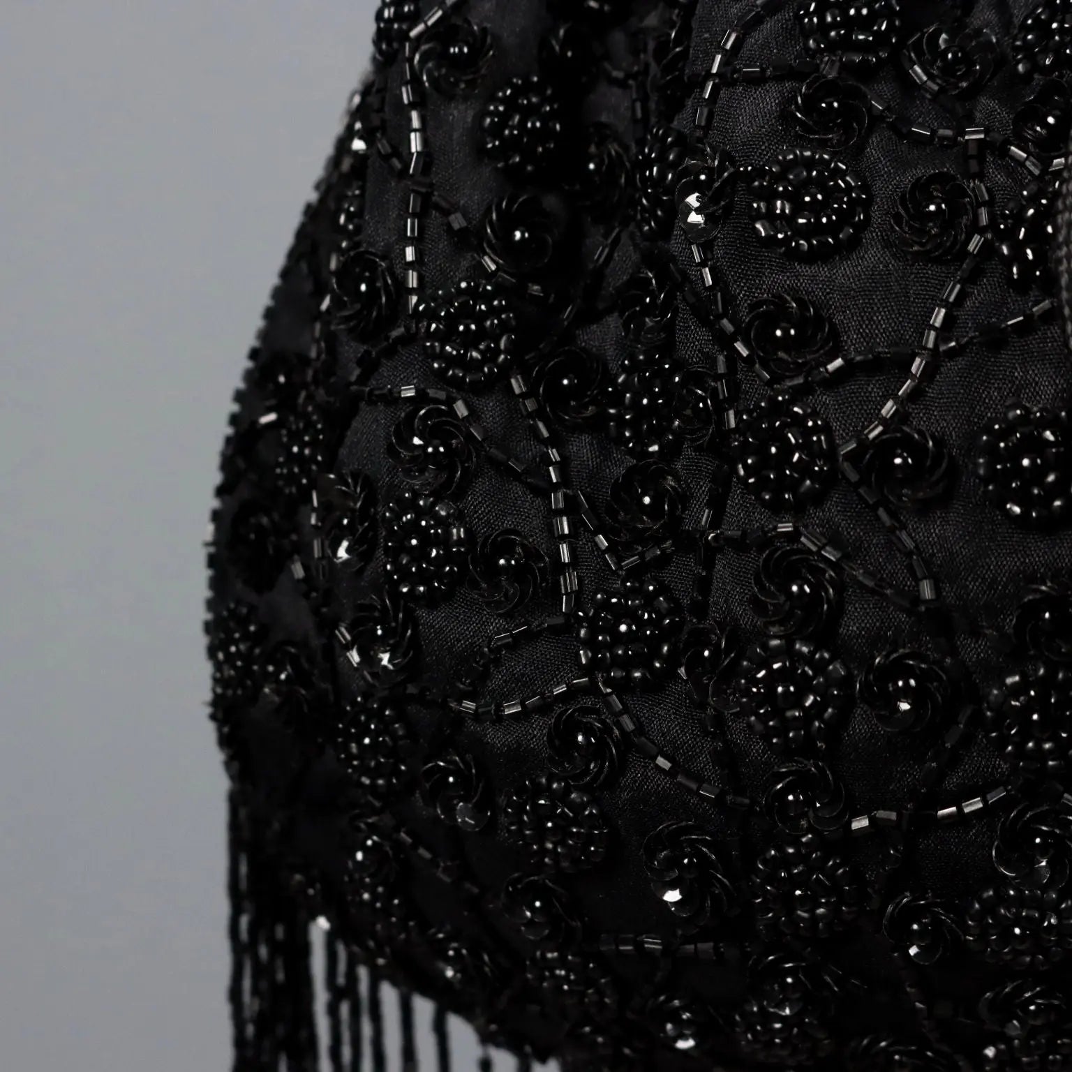 Black Purse with Paillettes and Fringes Second Hand Italy - Sartorial | Clothing & House Linens | Second hand