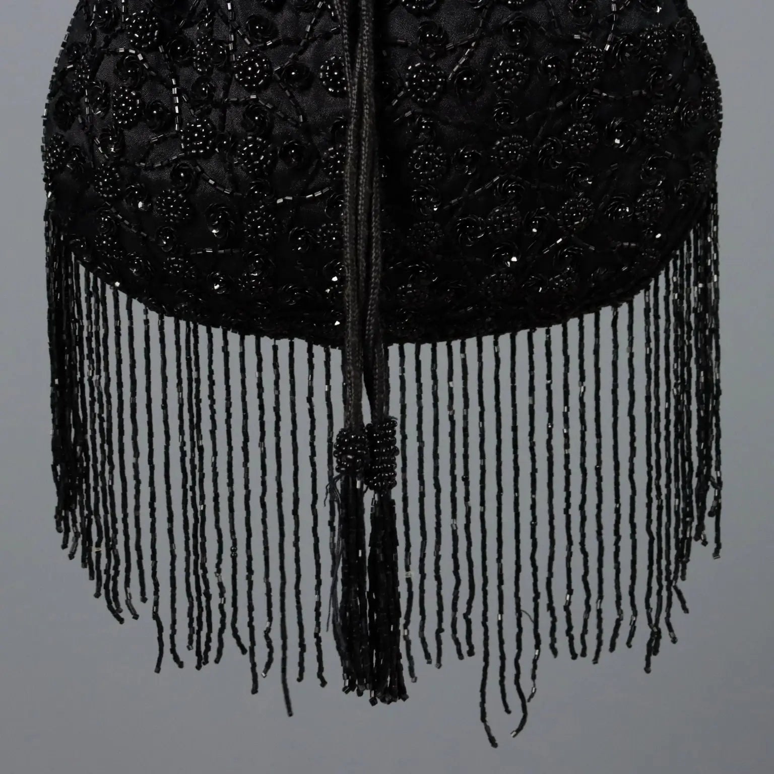 Black Purse with Paillettes and Fringes Second Hand Italy - Sartorial | Clothing & House Linens | Second hand