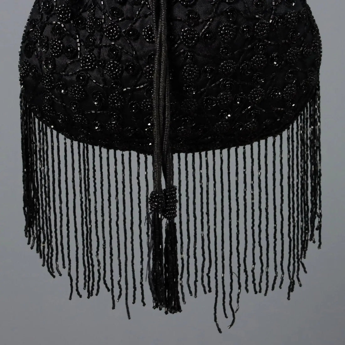 Black Purse with Paillettes and Fringes Second Hand Italy - Sartorial | Clothing & House Linens | Second hand