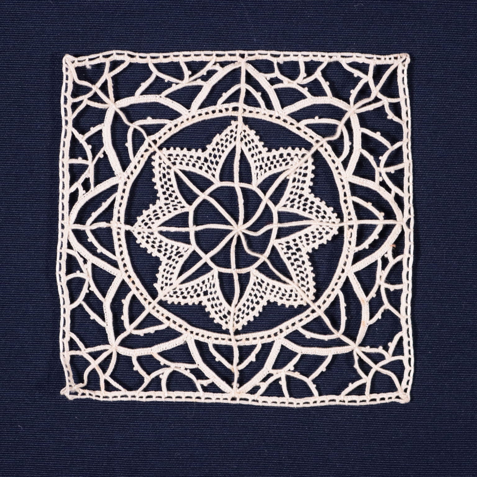 Quattro Inserti Antichi '900 Cotone in Punto Ago con Motivi Floreali