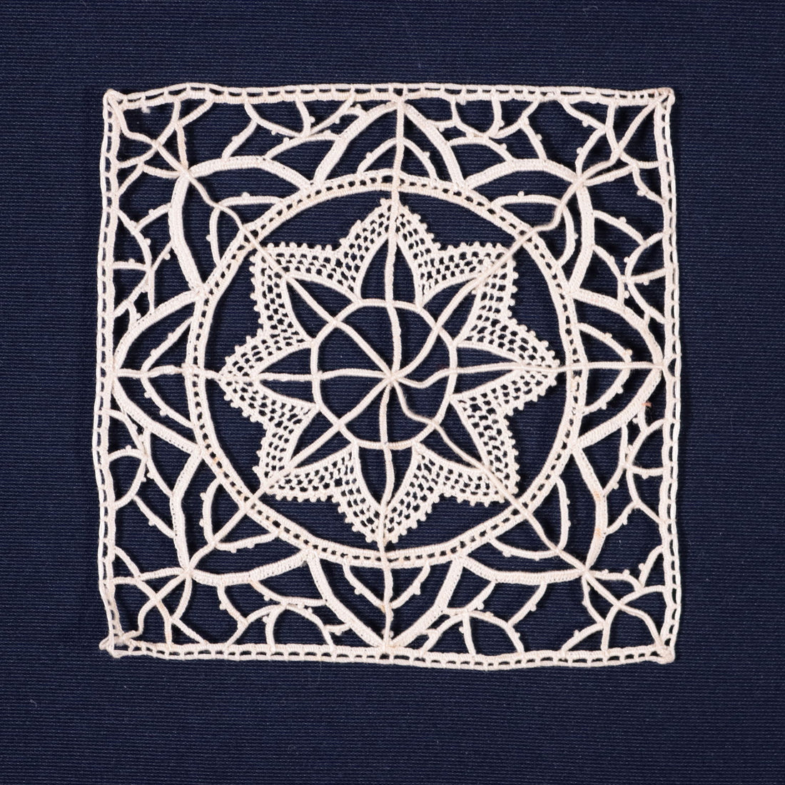 Quattro Inserti Antichi '900 Cotone in Punto Ago con Motivi Floreali