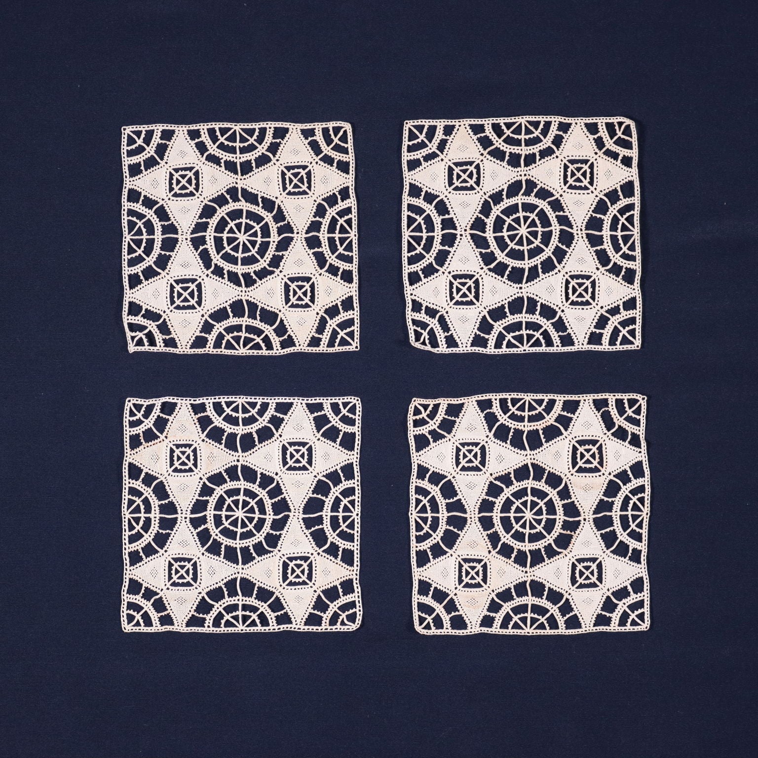 Quattro Inserti Antichi '900 Cotone in Punto Ago con Motivi Geometrici