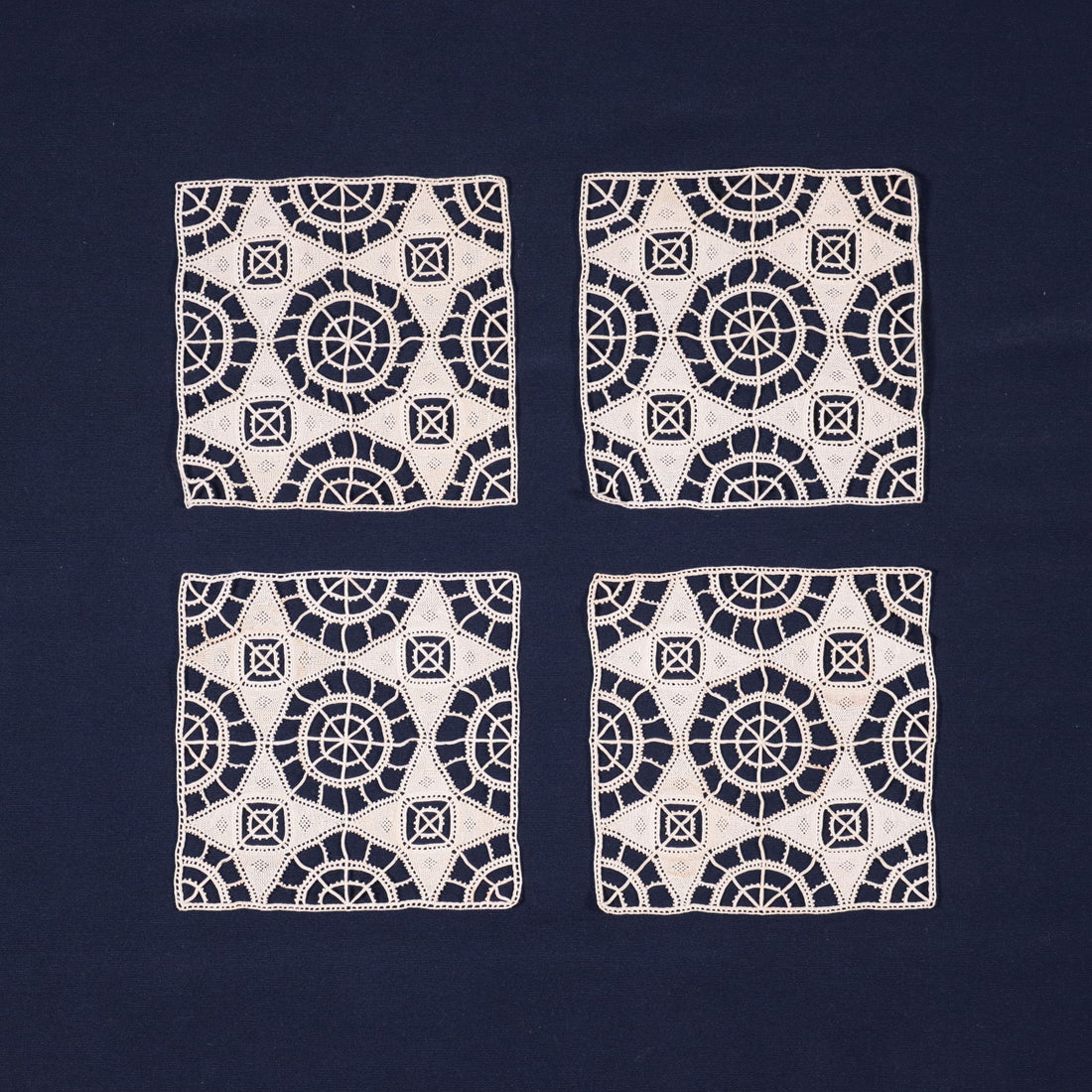 Quattro Inserti Antichi '900 Cotone in Punto Ago con Motivi Geometrici