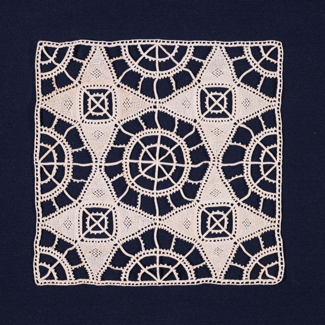 Quattro Inserti Antichi '900 Cotone in Punto Ago con Motivi Geometrici