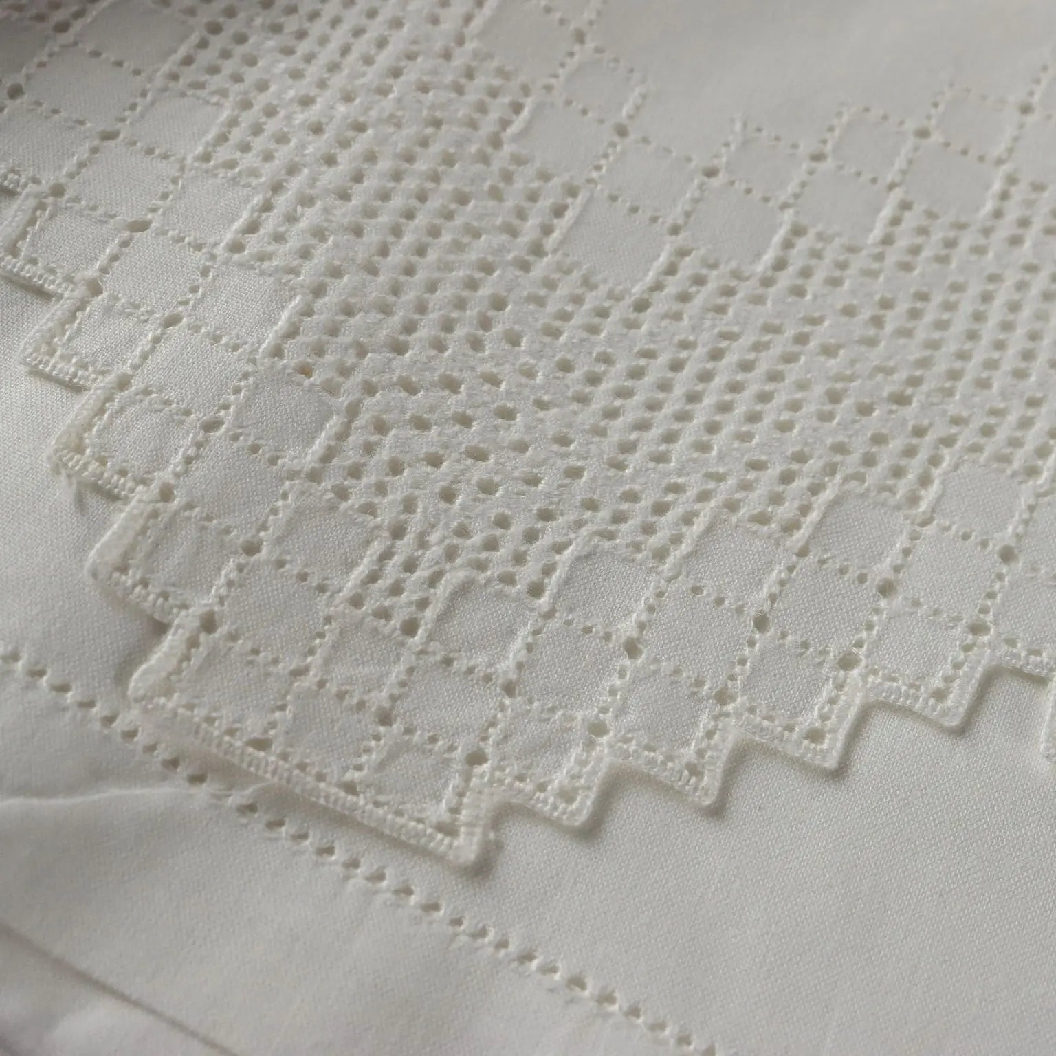 Double Bedsheet With 2 Pillowcases Cotton Italy 20th Century | Clothing & House Linens | Antique House Linens