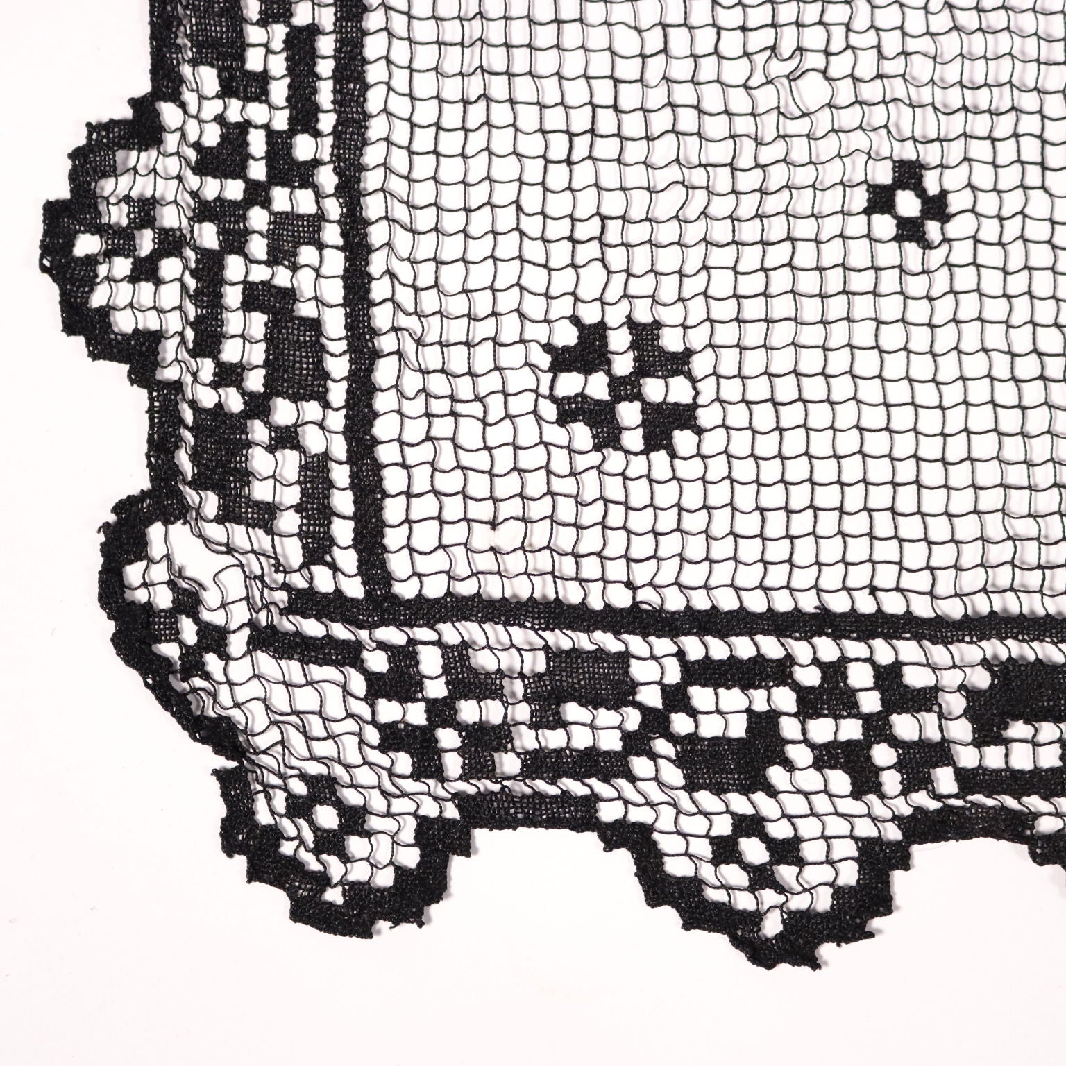 Scialle in Filet Nero Vintage in Cotone Nero Italia XX Secolo